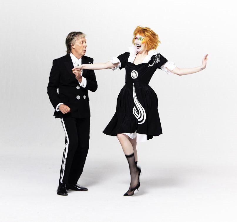 Emma Stone Paul McCartney klibinde tanınmaz halde