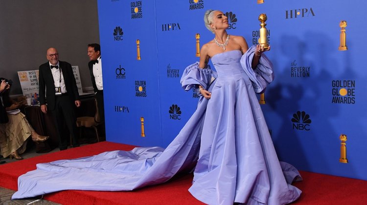 Lady Gaga’nın 2019 Altın Küre Ödül Töreni’ndeki elbisesinin anlamı