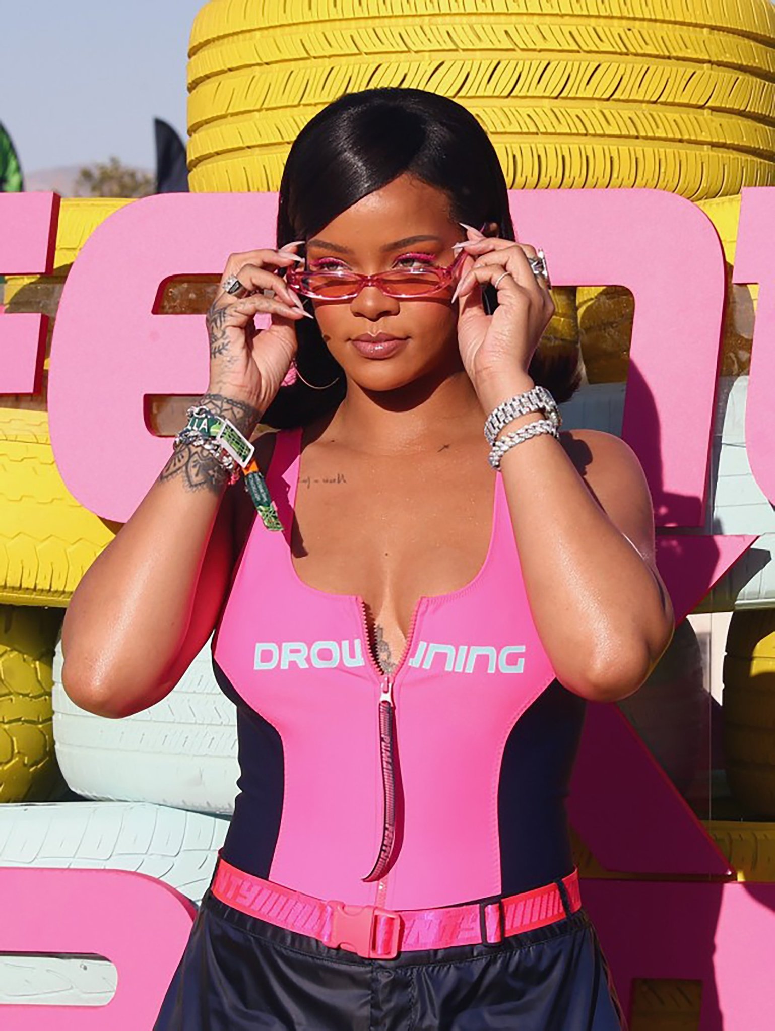 Rihanna, LVMH ile kendi lüks moda markası için görüşüyor