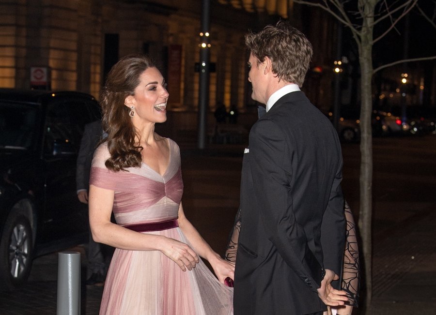 Kate Middleton’ın gala şıklığı