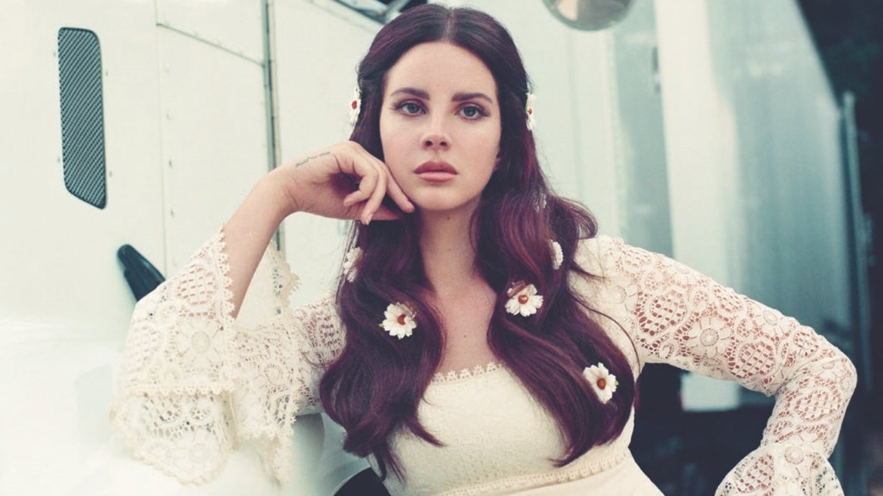 Lana Del Rey'in şiir kitabı 1 dolar'a satılacak