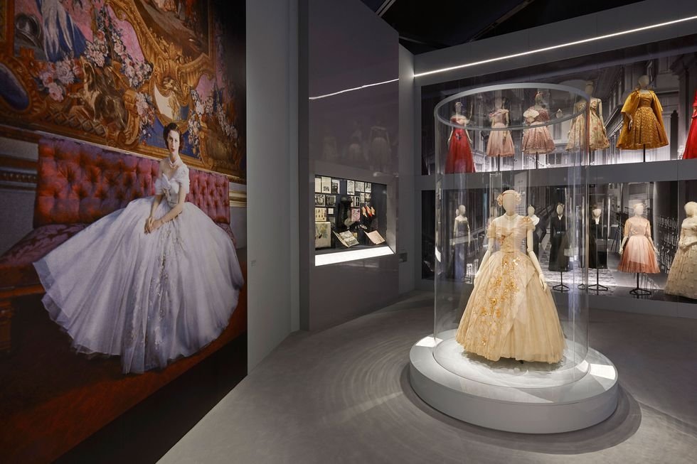 Christian Dior: Designer of Dreams sergisinin tarihi uzadı