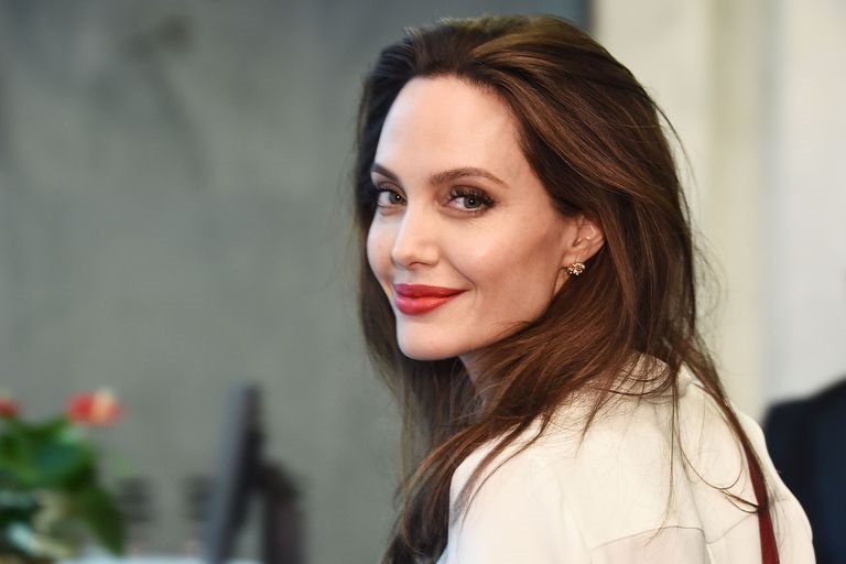 Angelina Jolie dergi editör oldu