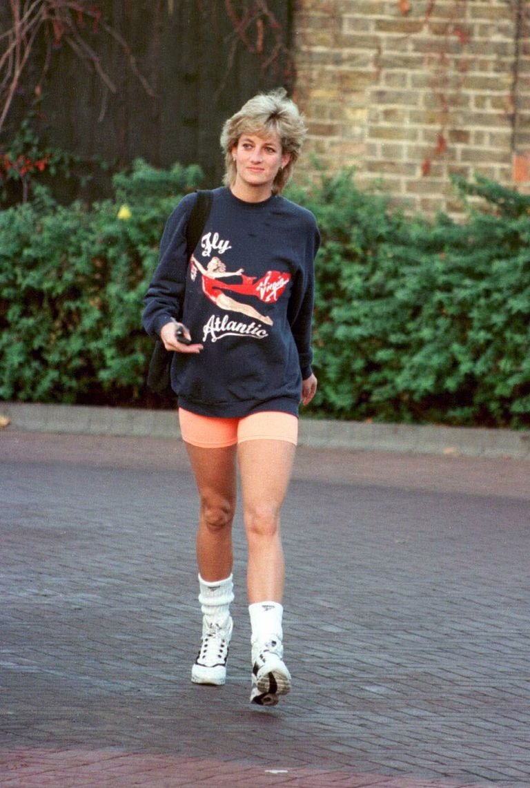 Prenses Diana'nın ikonik sweatshirt'ü satışta