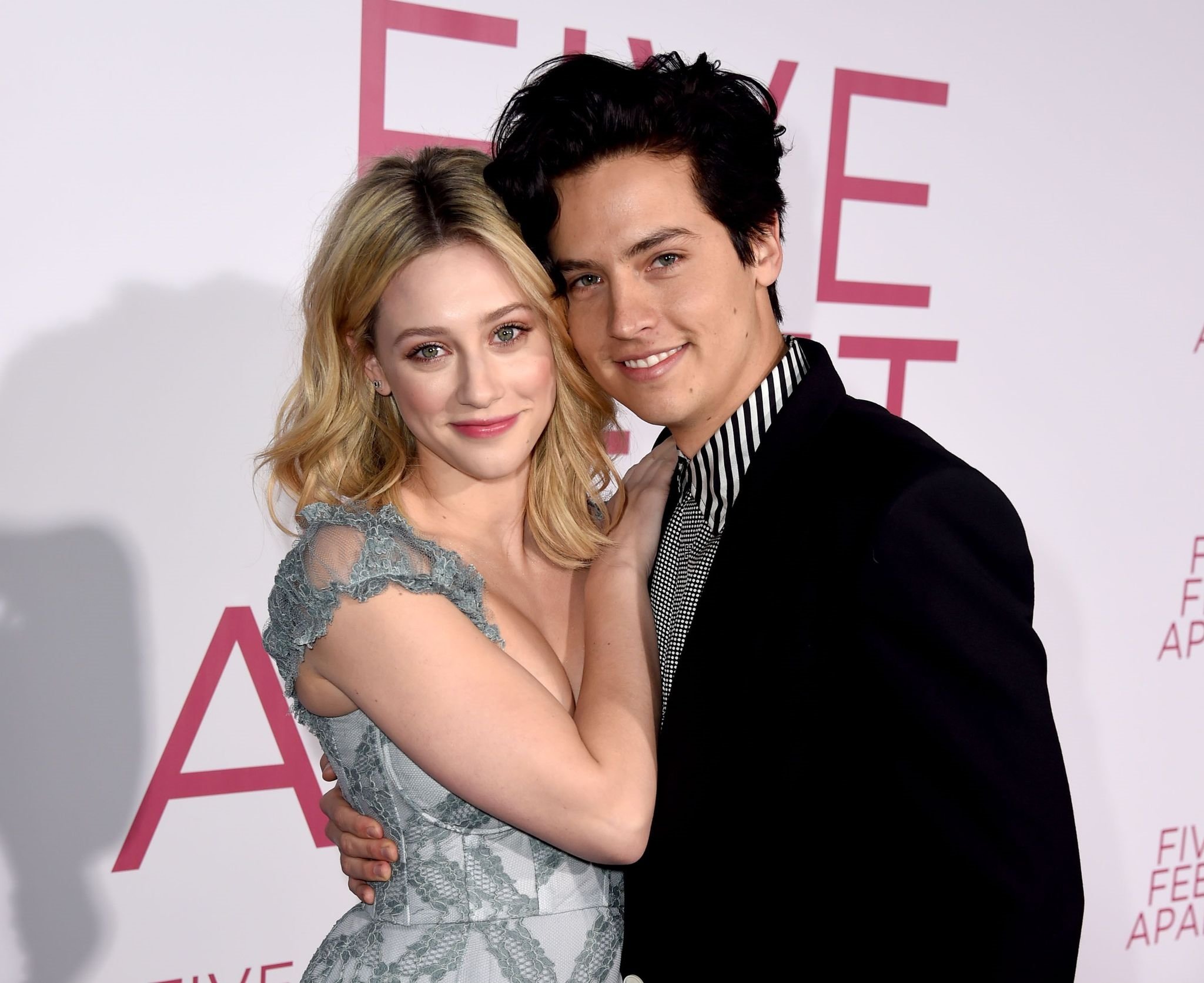 Lili Reinhart ile Cole Sprouse ayrıldı