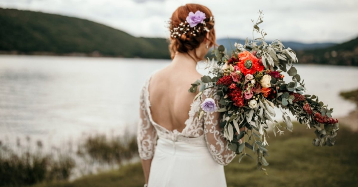 Yaz düğünü için en güzel saç modelleri