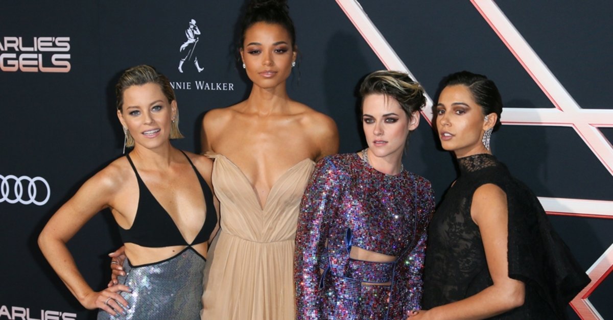 Charlie'nin Melekleri kırmızı halıda