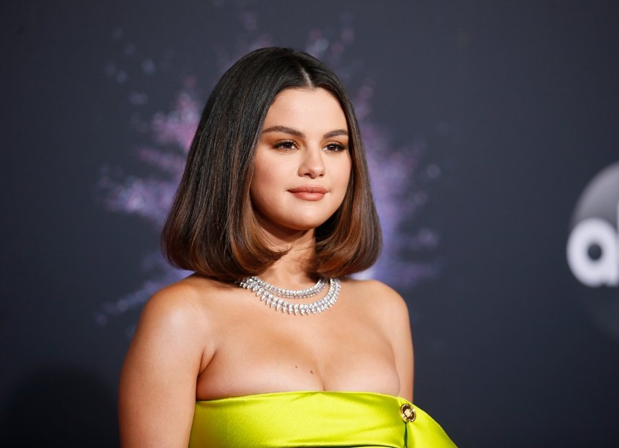 Selena Gomez sahnede panik atak geçirdi
