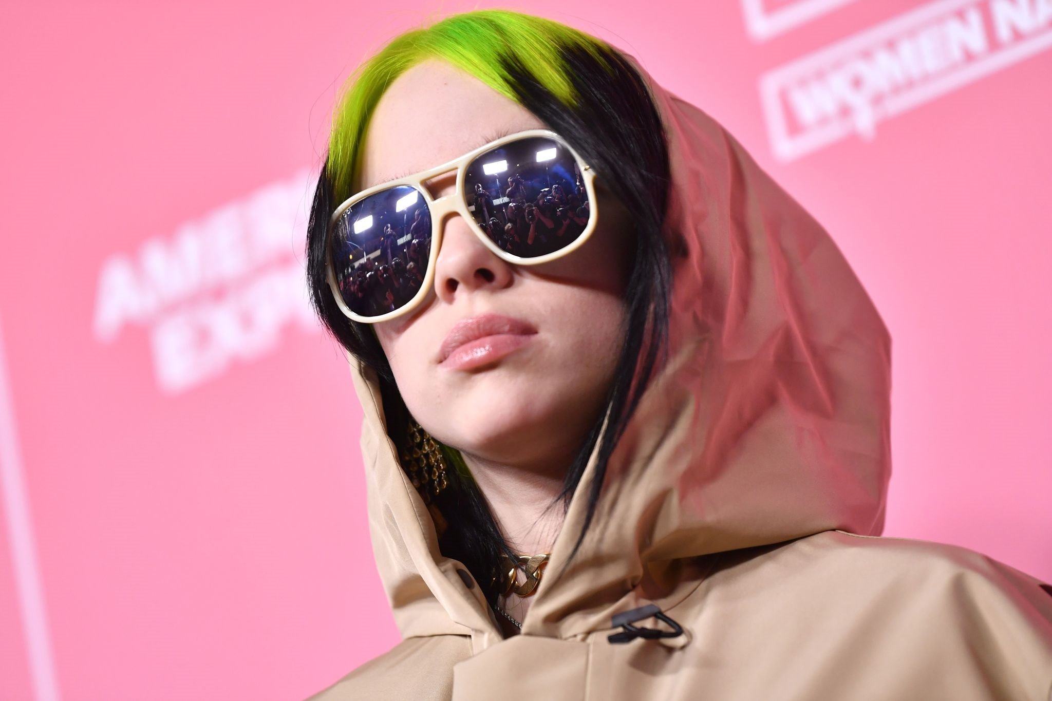 Billie Eilish yeni James Bond temasını söyleyecek