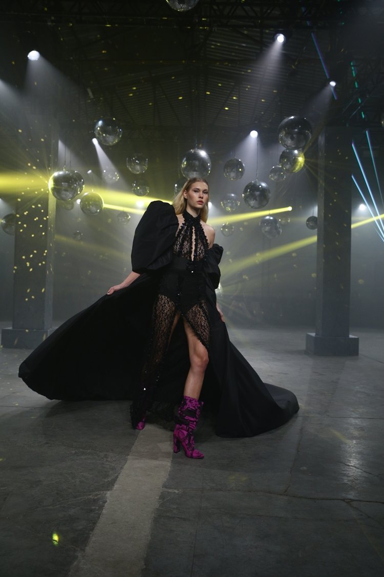 Farnaz Salmani'den görkemli bir vintage gecesi