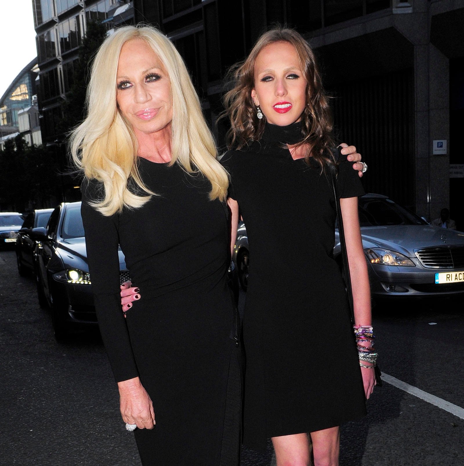 Donatella Versace'den corona virüsle mücadele bağışı!