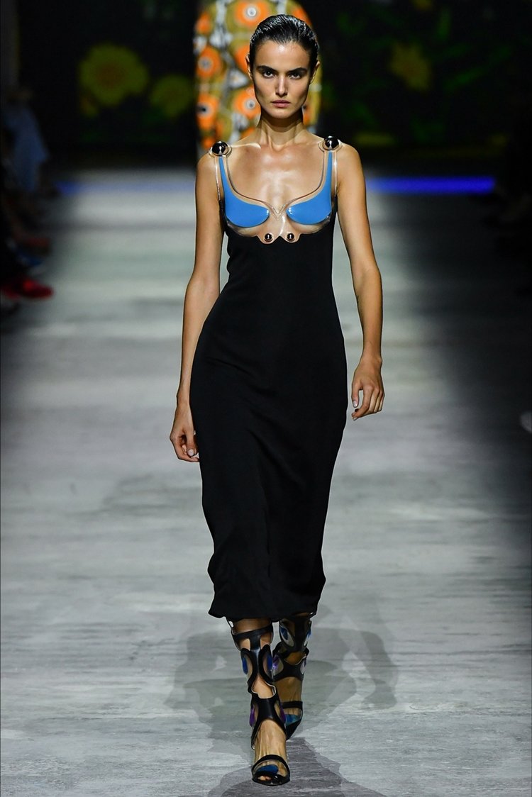 Christopher Kane ile kendi maskeni yap!