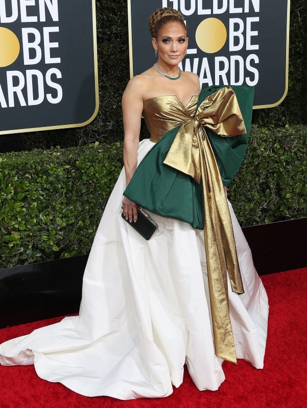 Ünlü isimlerin kırmızı halı kıyafetleri açık artırmada