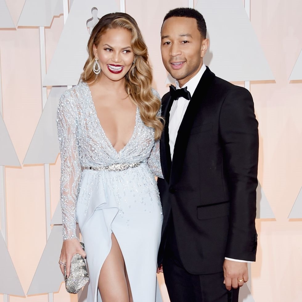 Chrissy Teigen, John Legend'e Luna ve Miles'ın Sevimli Videolarıyla Evlilik Yıldönümlerini Kutladı