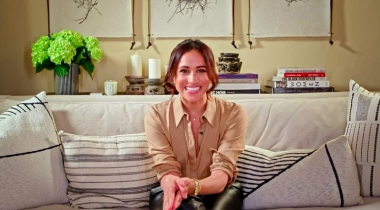 Yeni Koyu Karamel Saçlarıyla Californialı Meghan Markle