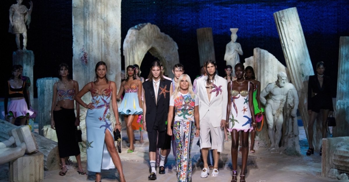 Donatella Versace ile Yeni Dönem ve Son Koleksiyonu Hakkında