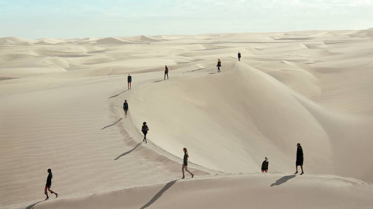 Çöl Ortasında Bir Vaha: Saint Laurent Yaz 2021