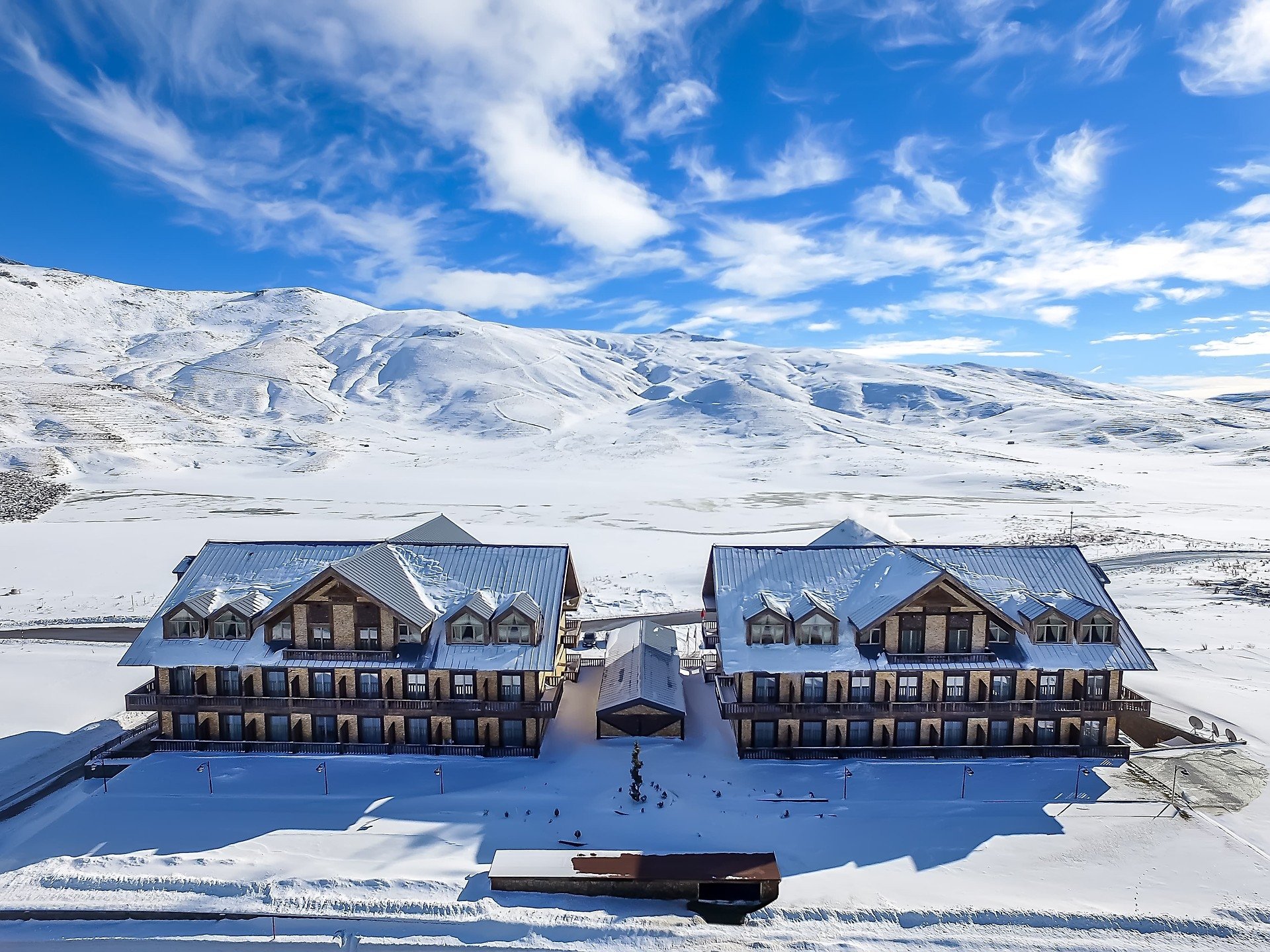Erciyes Dağı’nın eteklerinde ev konforunda hizmet sunan DAS 3917, kayak tutkunlarının heyecanla beklediği kış sezonunu açtı.