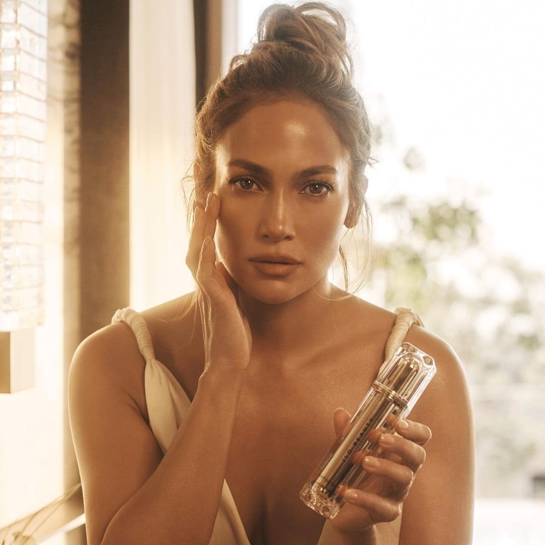 Jennifer Lopez, JLo Beauty'yi Piyasaya Sürdü