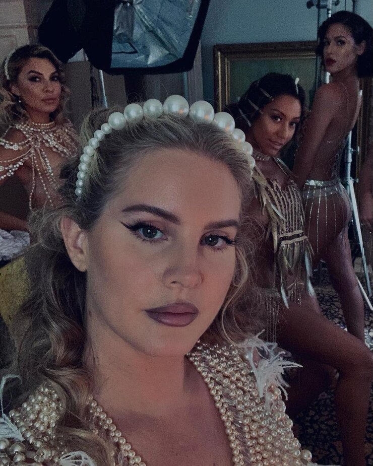 Lana Del Rey Sonunda Beklenen Klibini Yayınladı