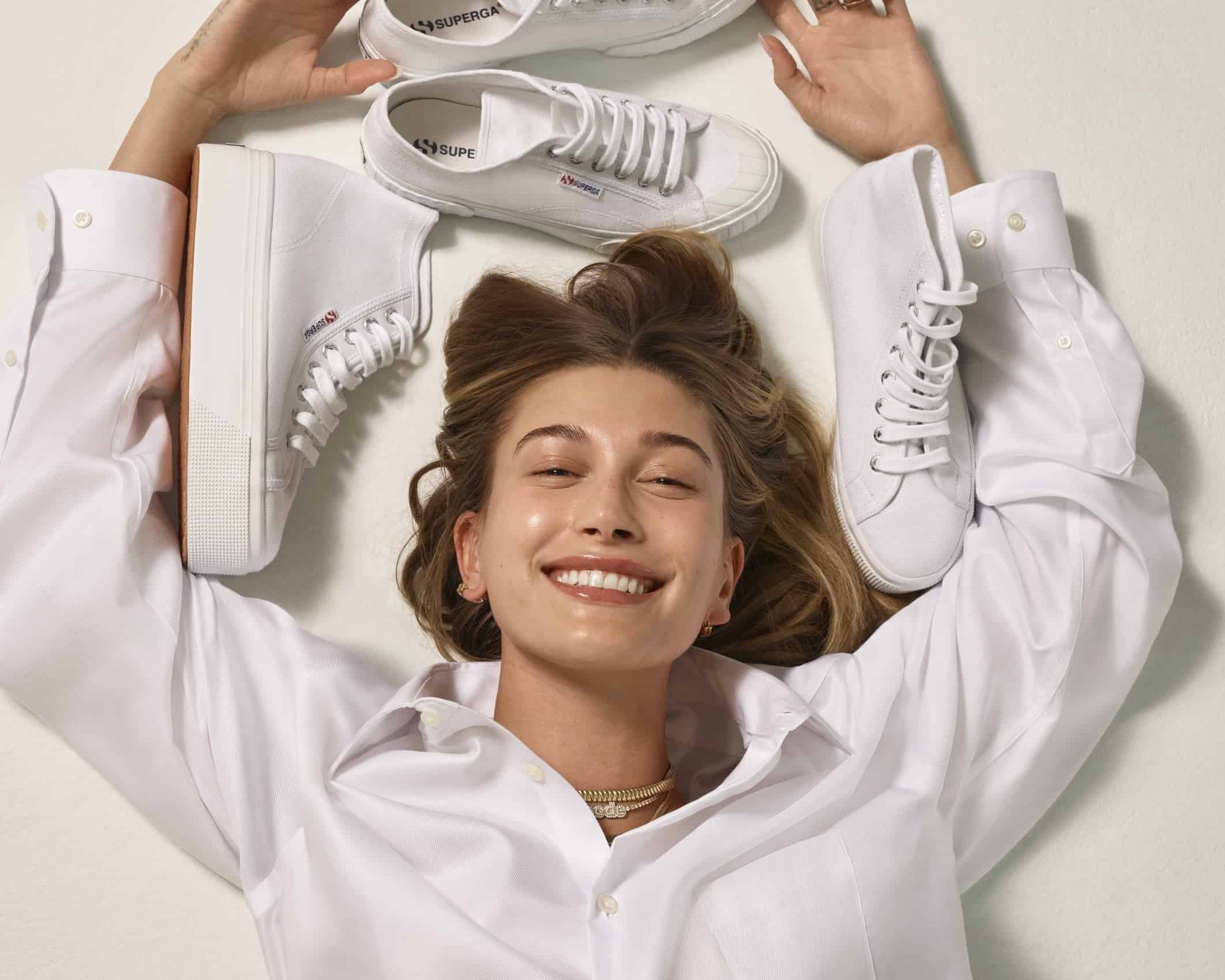 Hailey Bieber Superga'nın Yeni Yüzü Oldu