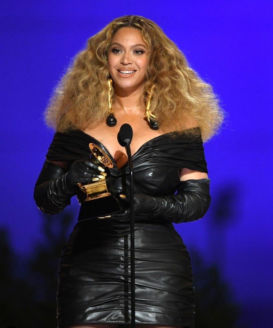 Beyoncé, Blue Ivy, Rumi ve Sir'in Fotoğraflarını Paylaştı