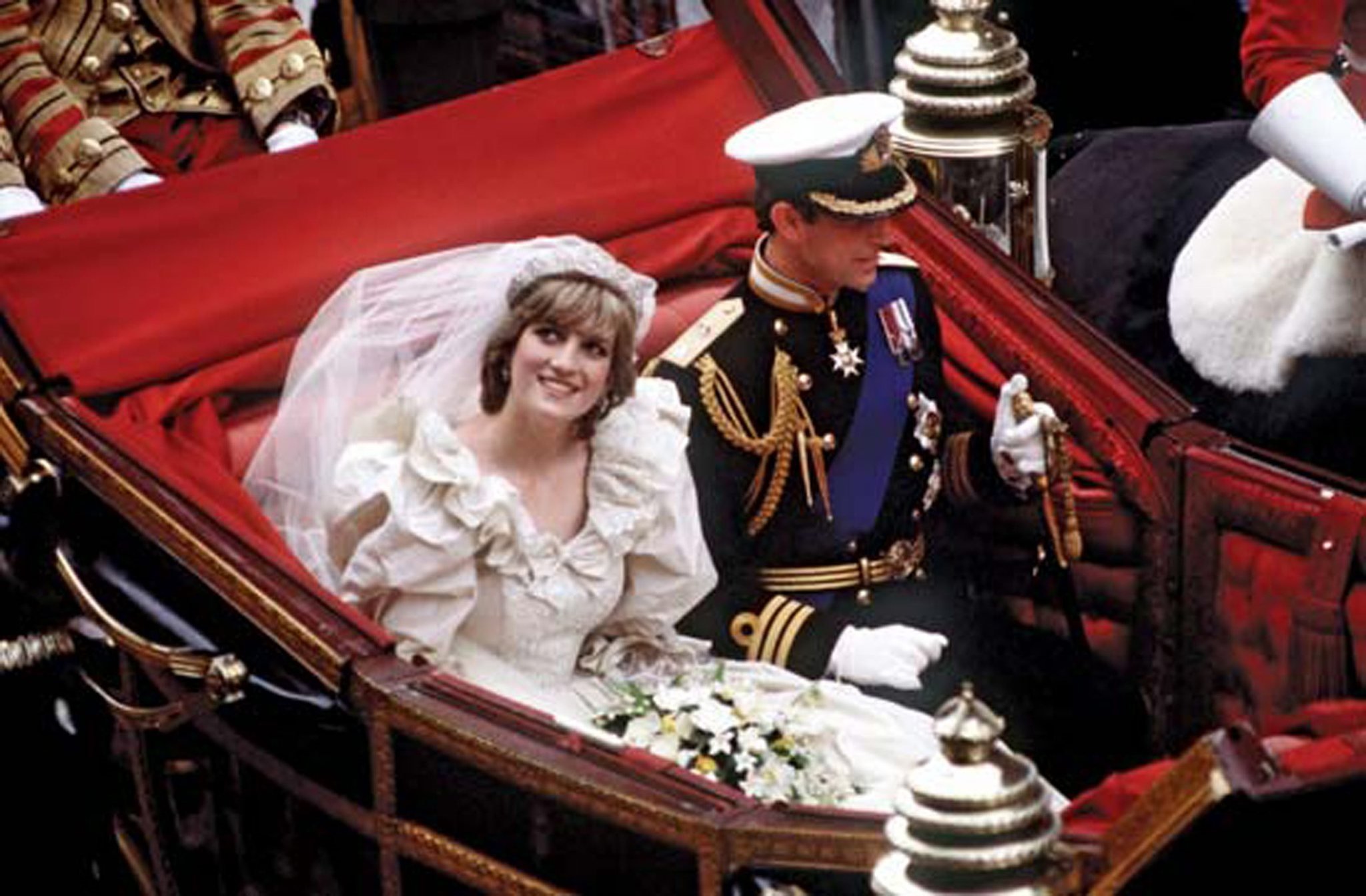 Prenses Diana'nın Gelinliği Kensington Sarayı'nda Sergilenecek