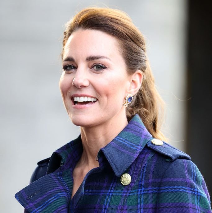 Kate Middleton, Cruella'dan İlham Alan Mor Ekoseli Paltosuyla