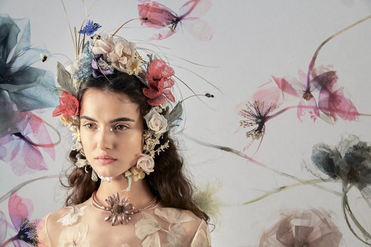 Dior'un Güllere Olan Aşkı Sergi ve Kitap Oldu