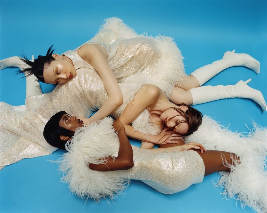 16Arlington İlk Gelinlik Koleksiyonunu Çıkardı