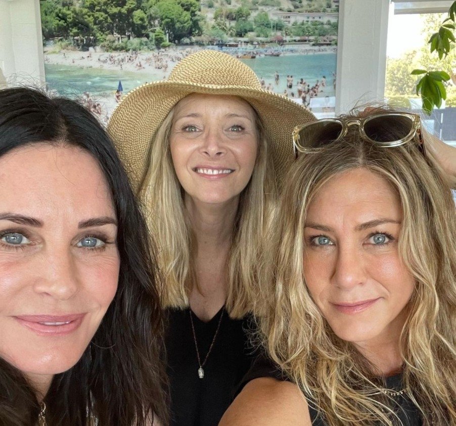 Jennifer Aniston, Courtney Cox ve Lisa Kudrow ''Friends'' Buluşması