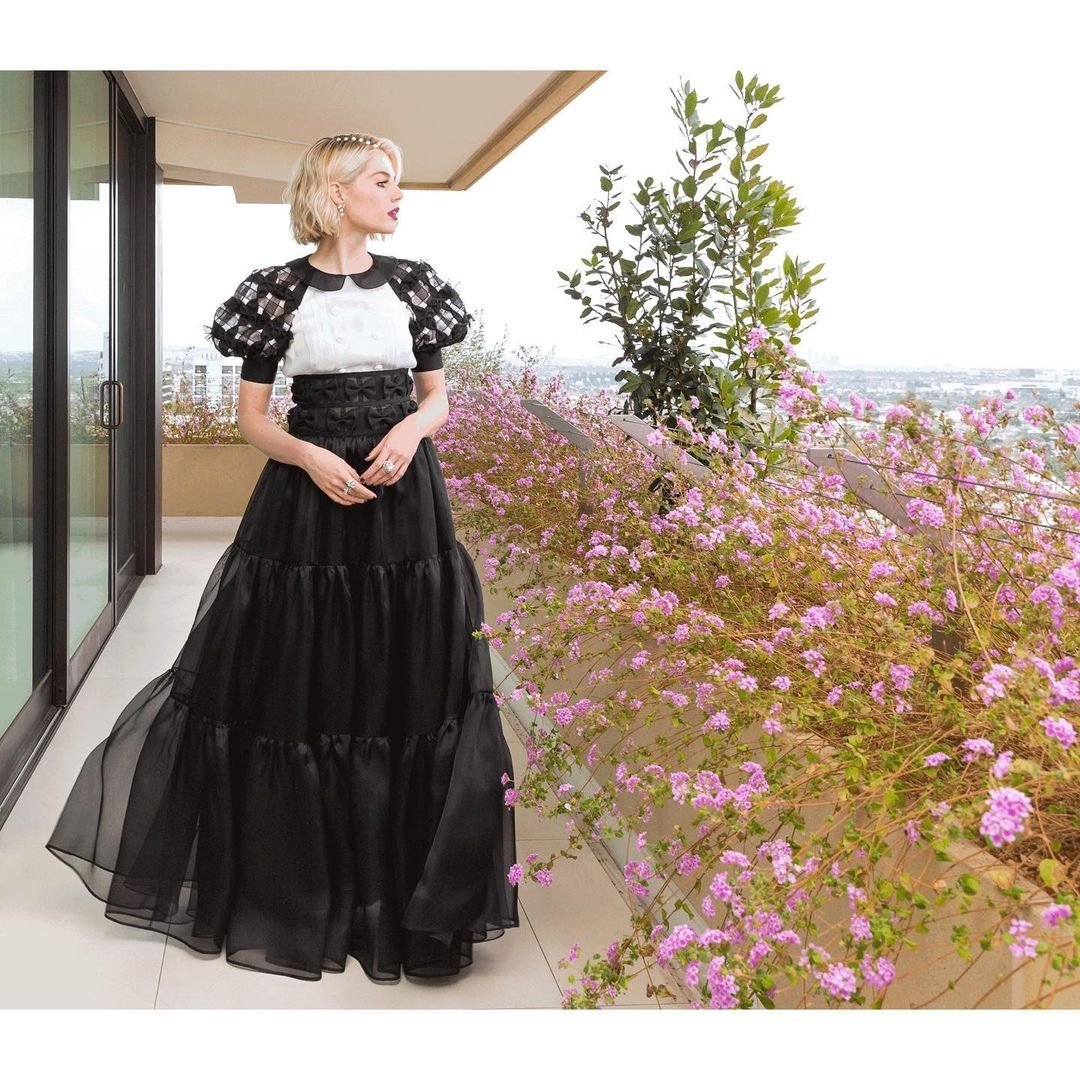 Yeni Marie Antoinette: Lucy Boynton