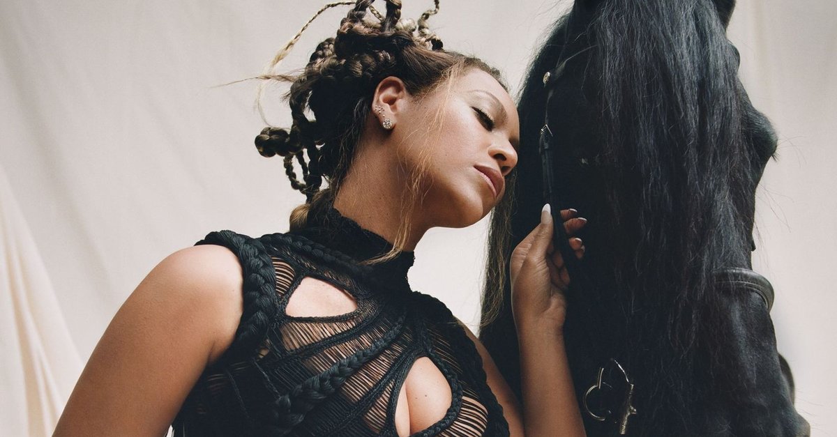 Beyoncé Yeni Albümün Işıklarını Yaktı