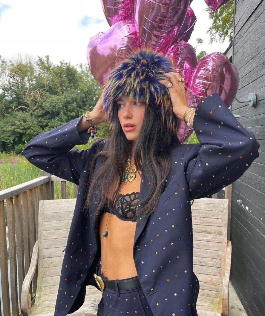 Dua Lipa 26. Yaş Gününü Kutluyor