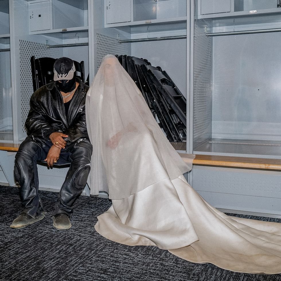 Donda Soru İşaretleriyle Gelmeye Devam Ediyor