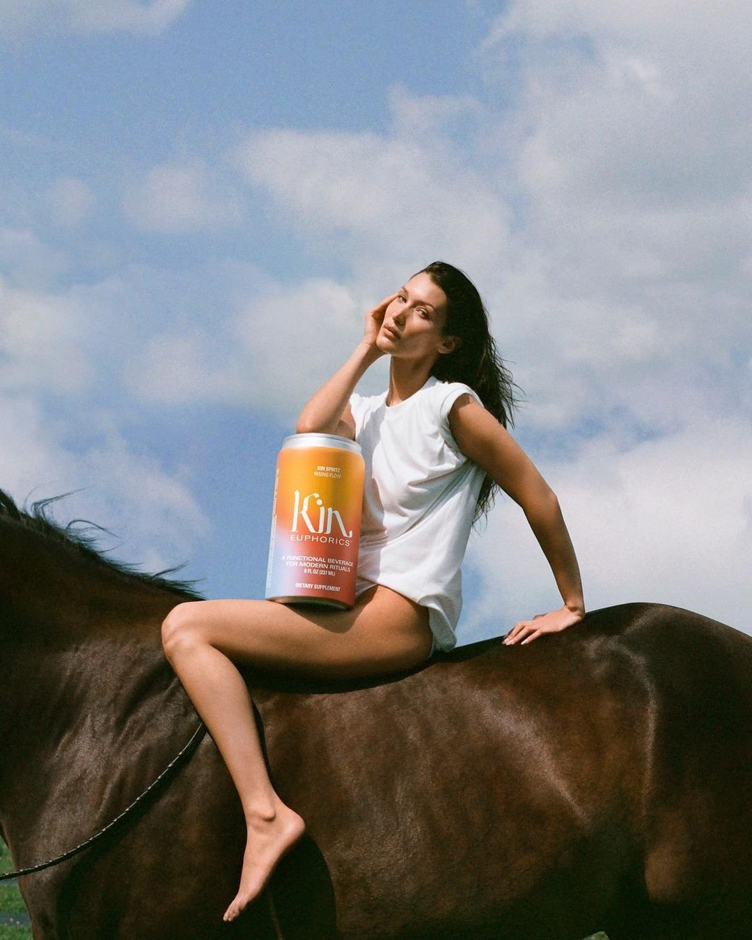 Bella Hadid'in Yeni Bir İşi Var: Kin Euphorics'in Kurucu Ortağı