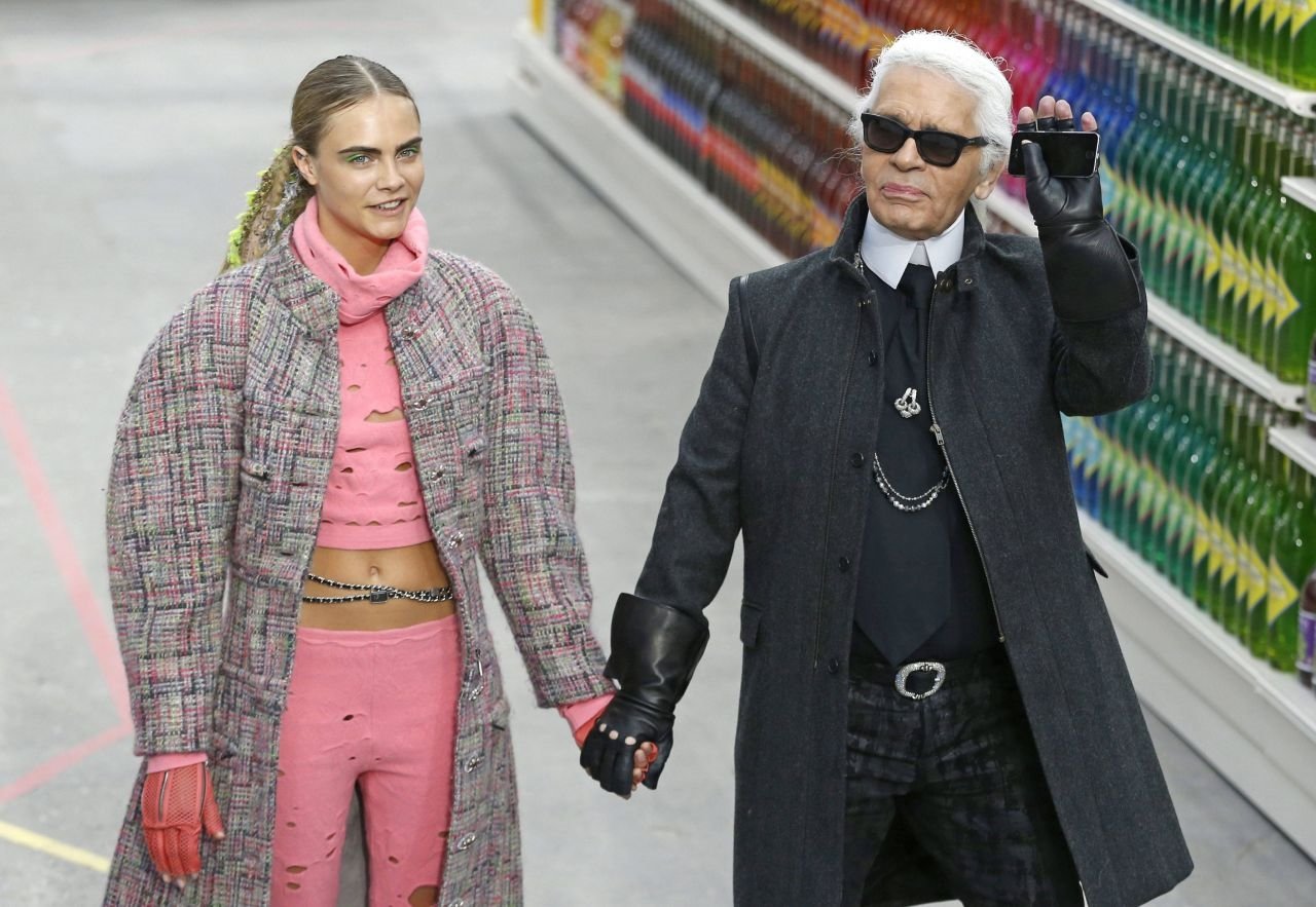Cara Delevingne ile Karl Lagerfeld İş Birliği Yapıyor
