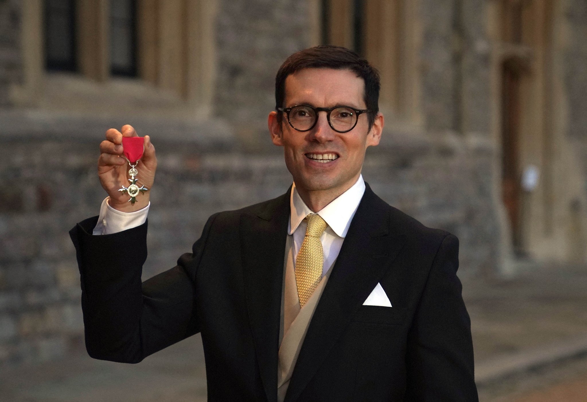 Erdem Moralıoğlu'na Kraliyet Madalyası!