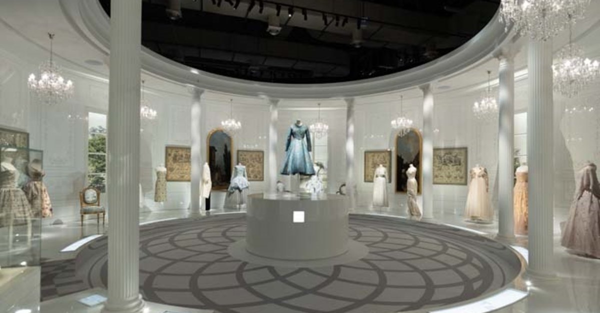 Christian Dior: Designer of Dreams Sergisi Doha'da Kapılarını Açtı