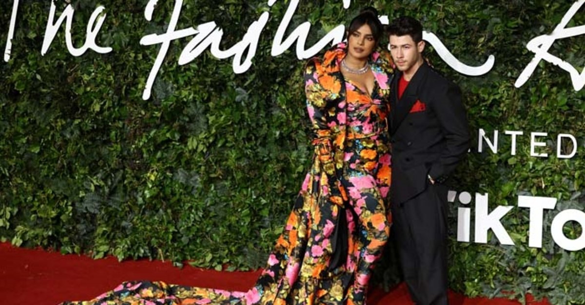 2021 İngiliz Moda Ödülleri'nin Tüm Kırmızı Halı Görünümleri