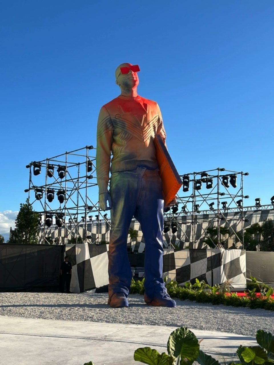 Louis Vuitton'dan Virgil Abloh'a Saygı Duruşu