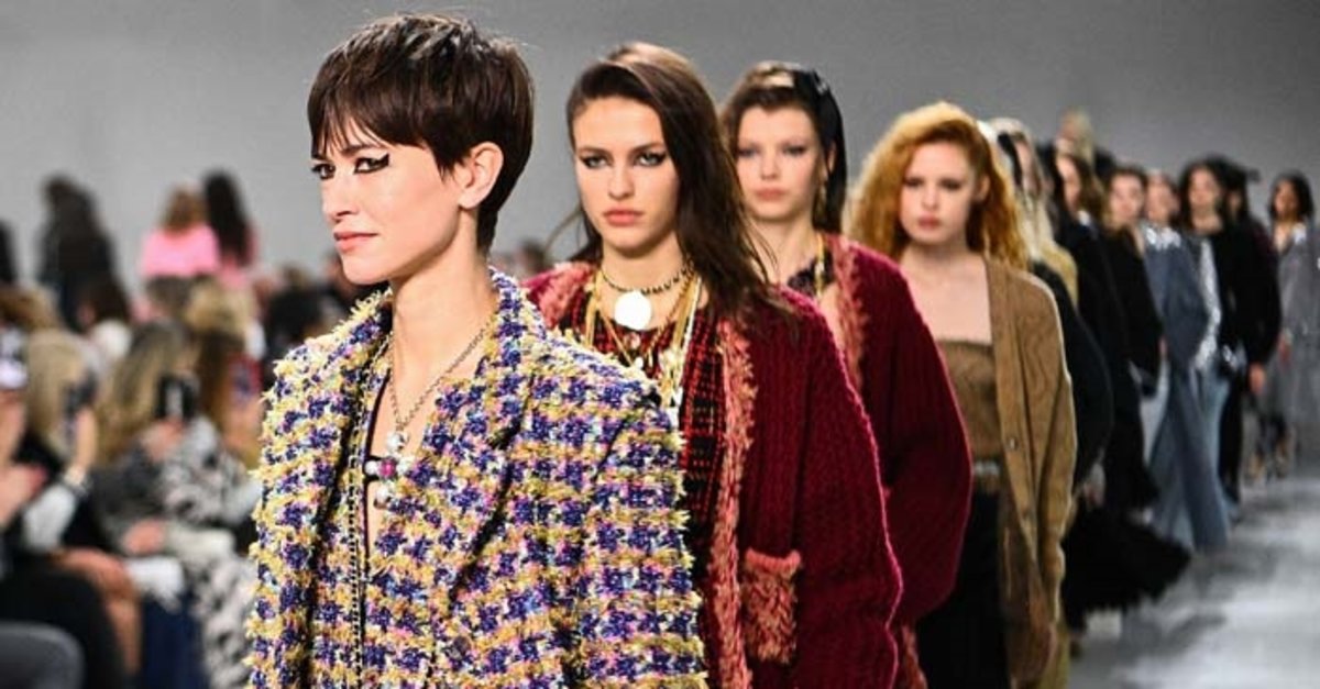 Chanel Métiers d'Art 2021/22 Koleksiyonunu Sundu