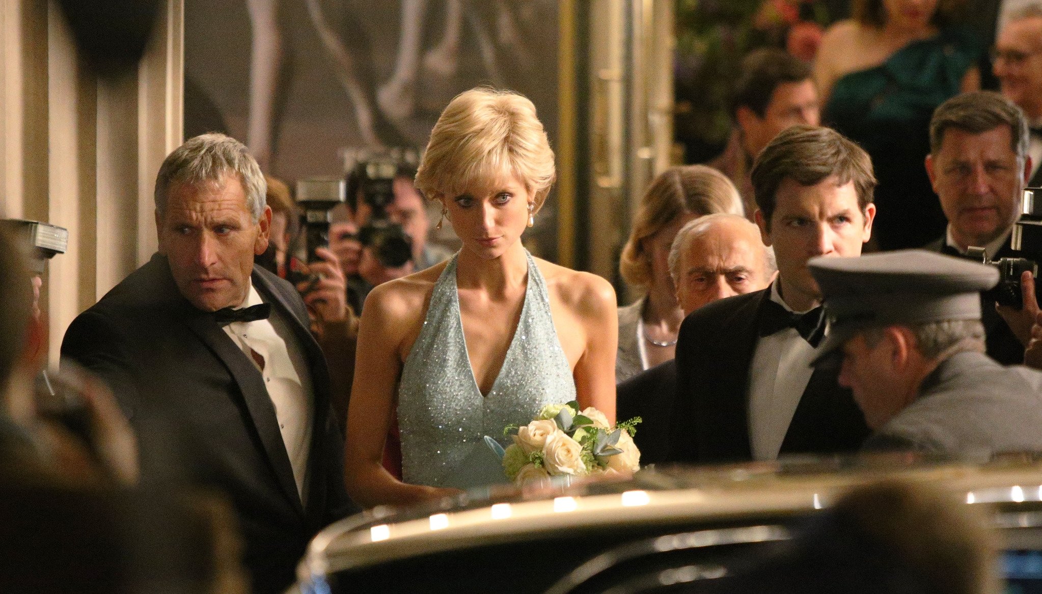 The Crown İkonik Diana Görünümünü Yeniden Yarattı