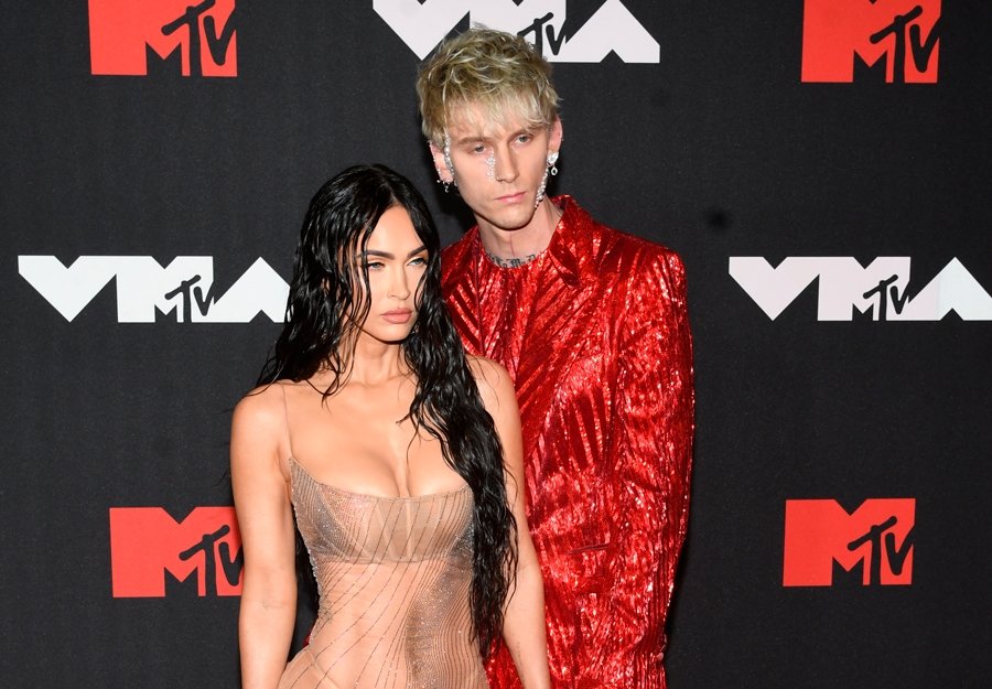 Megan Fox ve Machine Gun Kelly Nişanlandı