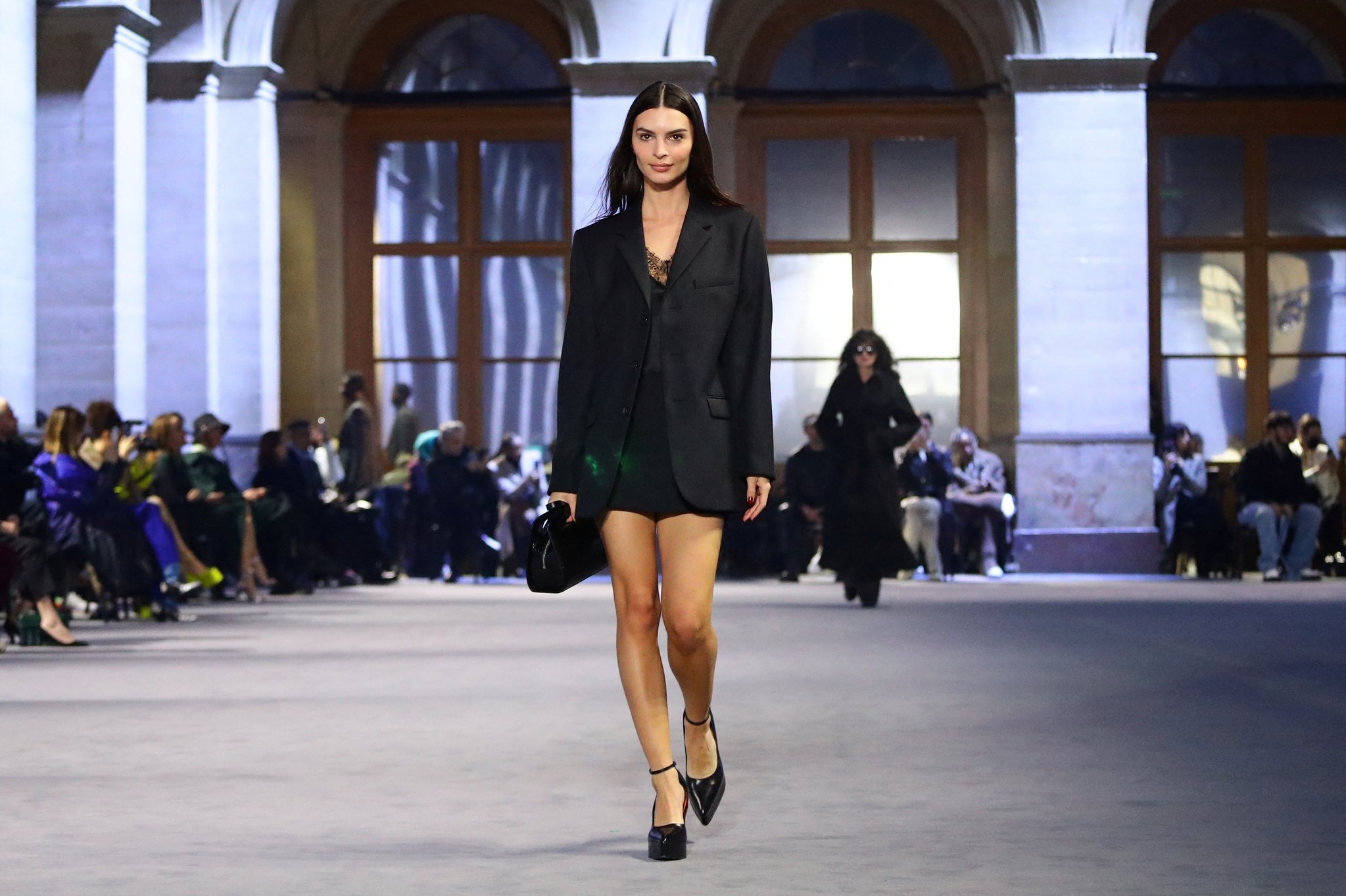 Emily Ratajkowski'den Genç Modellere Kariyer Tavsiyesi