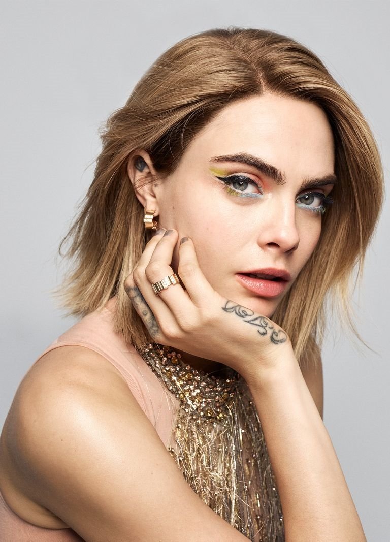 Cara Delevingne: Güzellik Çantamda Ne Var?