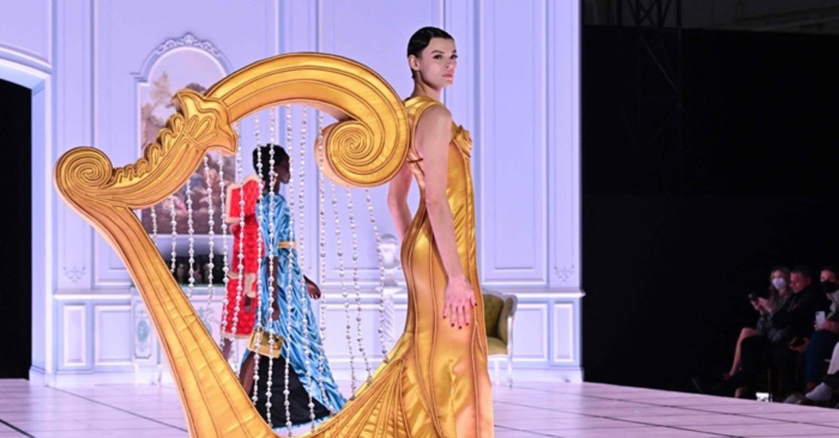 Moschino Sonbahar/Kış 2022