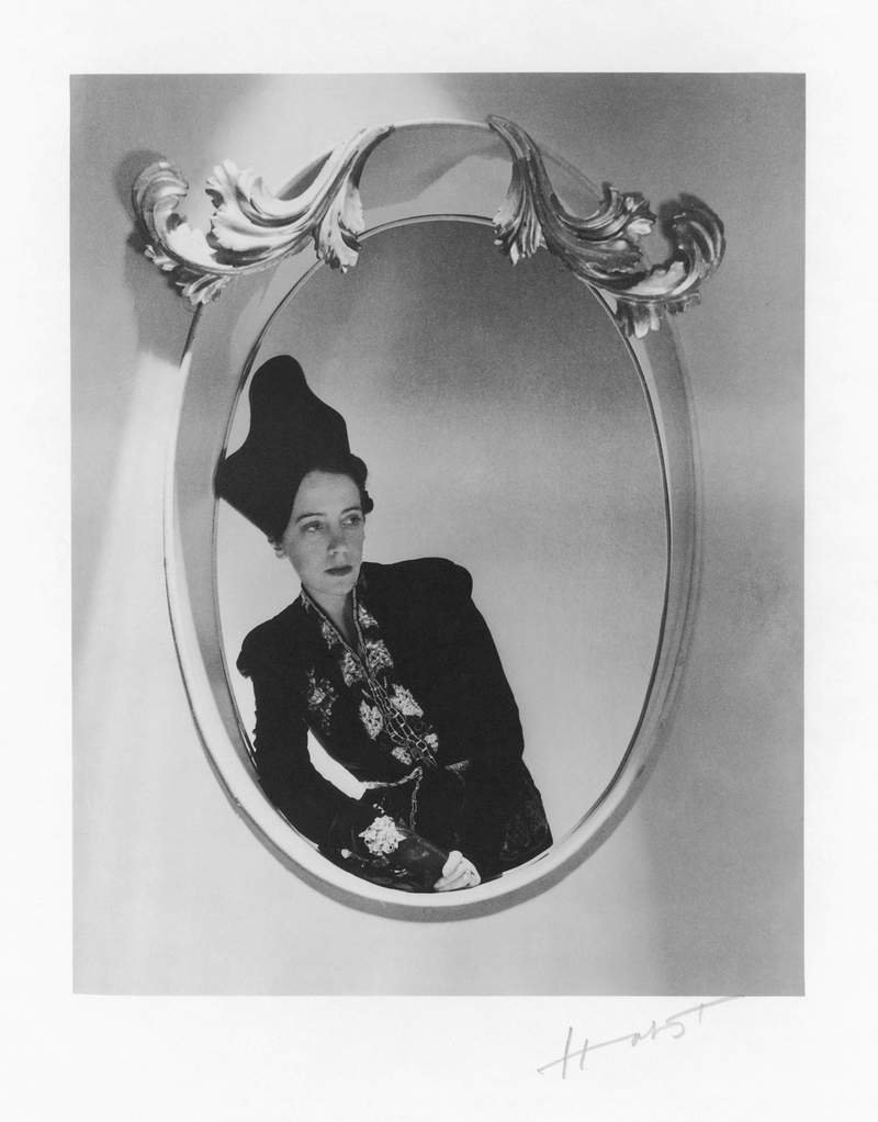 Elsa Schiaparelli'nin Sürrealist Dünyası Sergi Oluyor