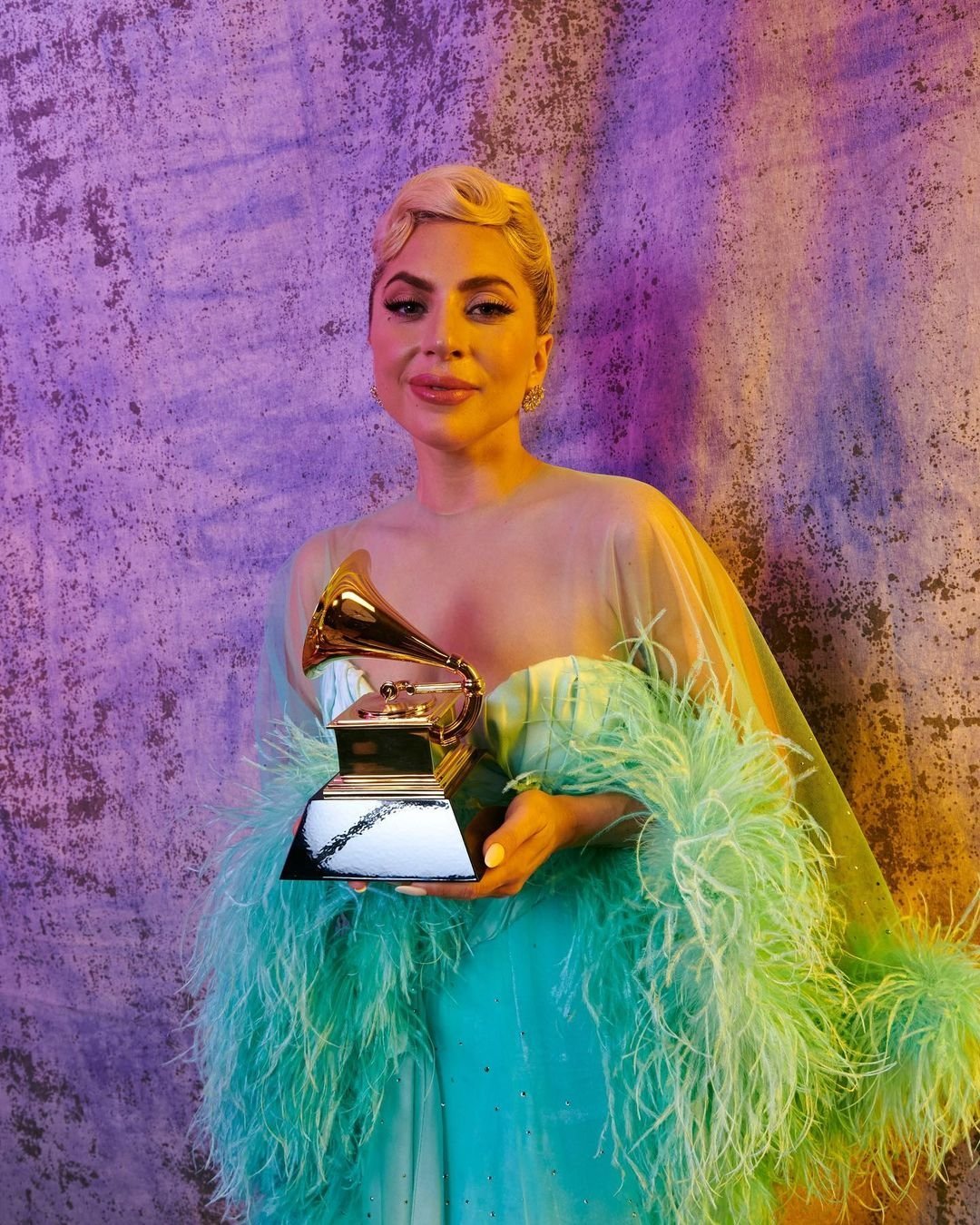 Lady Gaga'nın Grammy Elbisesini Kız Kardeşi Tasarladı