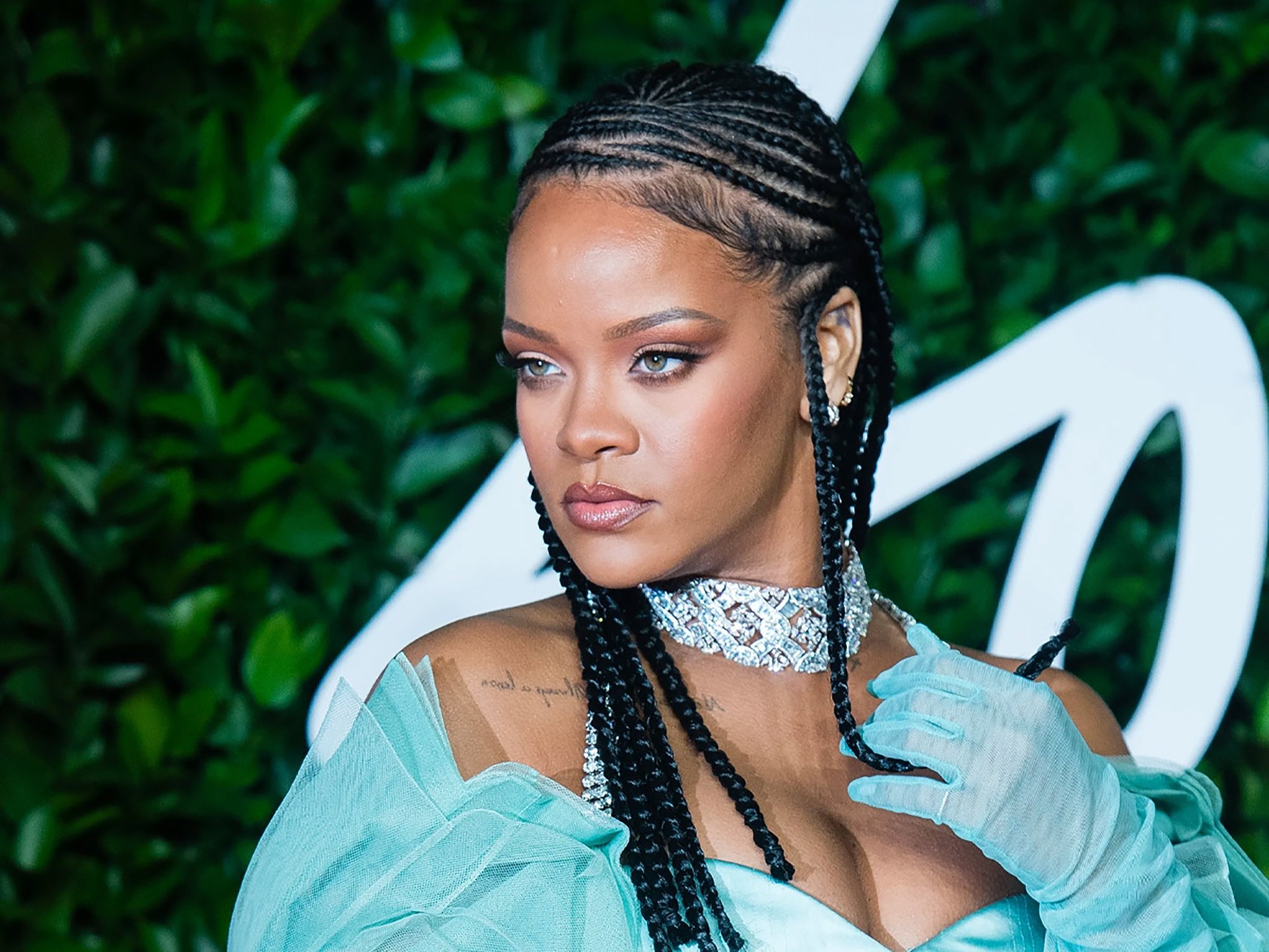 Rihanna Milyarderler Listesine Girdi